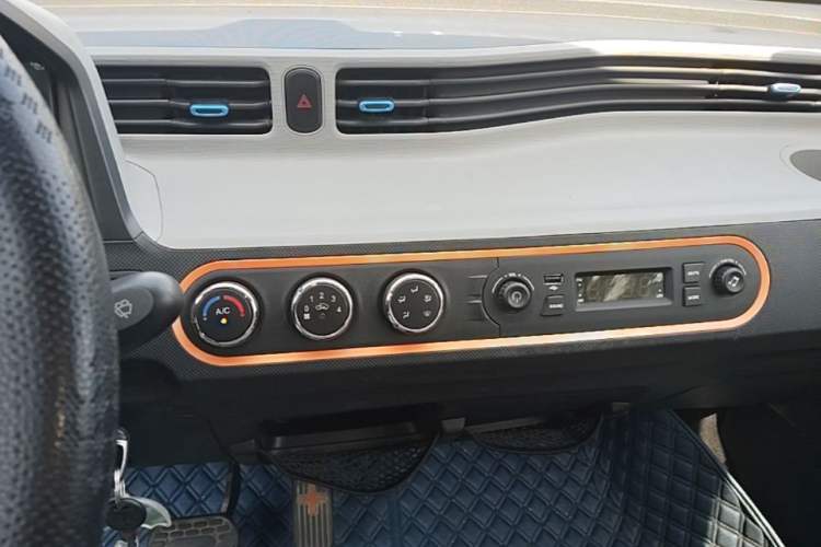 Used Wuling Hongguang MINIEV 2020 Enjoyment Model Lithium Iron Phosphate Audio And AC Panel