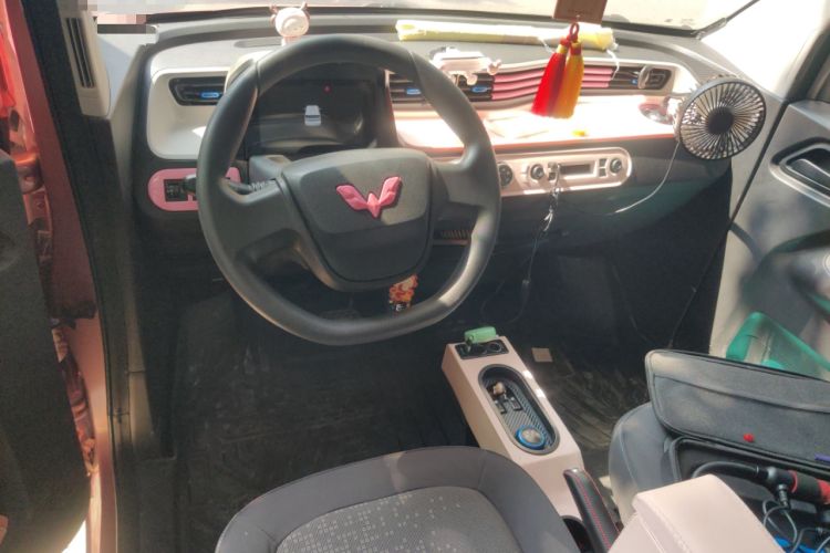 Used Wuling Hongguang MINIEV 2020 Enjoyment Model Lithium Iron Phosphate Center Console