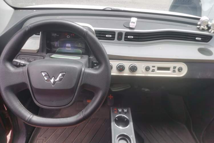 Used Wuling Hongguang MINIEV 2020 Enjoyment Model Lithium Iron Phosphate Center Console