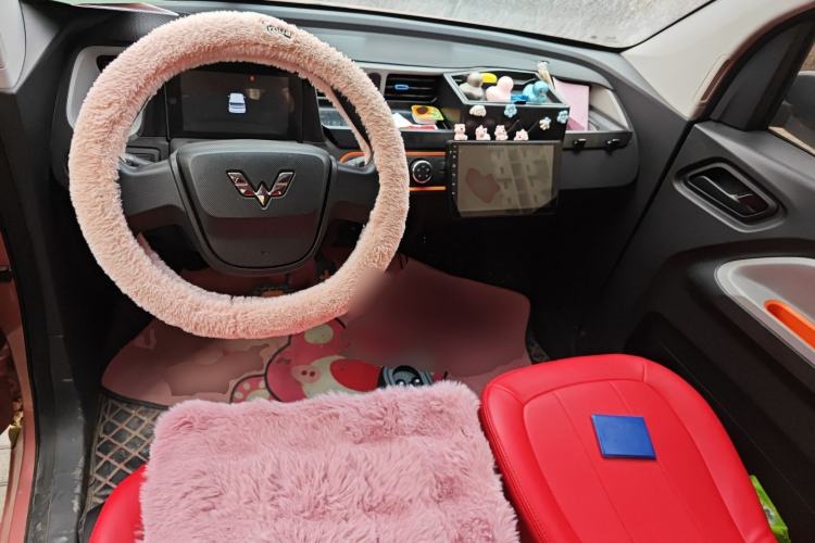 Used Wuling Hongguang MINIEV 2020 Freedom Version Lithium Iron Phosphate Center Console