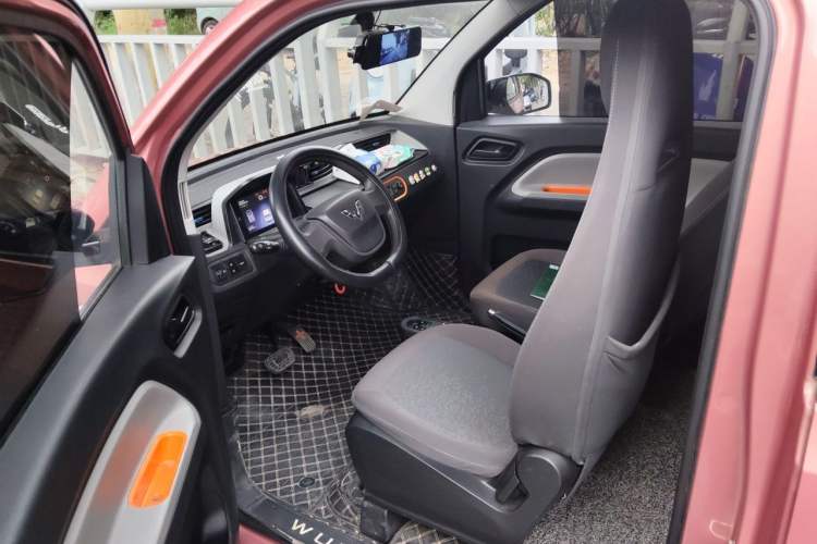 Used Wuling Hongguang MINIEV 2020 Zizai Version Lithium-NMC Driver Seat