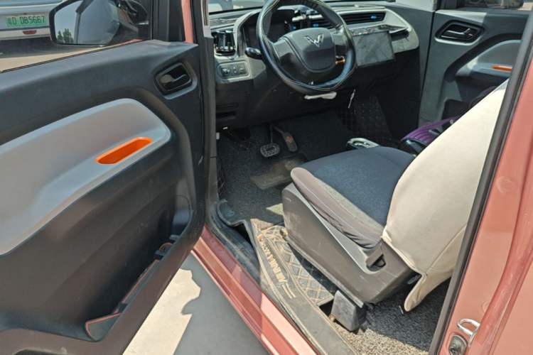 Used Wuling Hongguang MINIEV 2020 Zizai Version Lithium-NMC Driver Seat