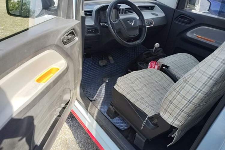 Used Wuling Hongguang MINIEV 2020 Enjoyment Model Lithium Iron Phosphate Driver Seat