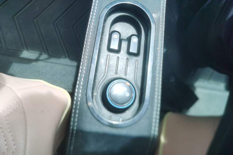 Used Wuling Hongguang MINIEV 2020 Enjoyment Model Lithium Iron Phosphate Gear Lever