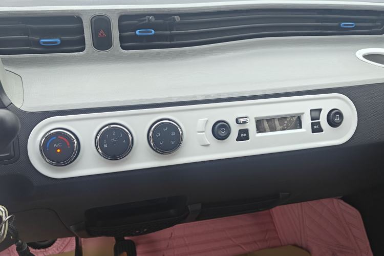 Used Wuling Hongguang MINIEV 2020 Enjoyment Model Lithium Iron Phosphate Interior 5