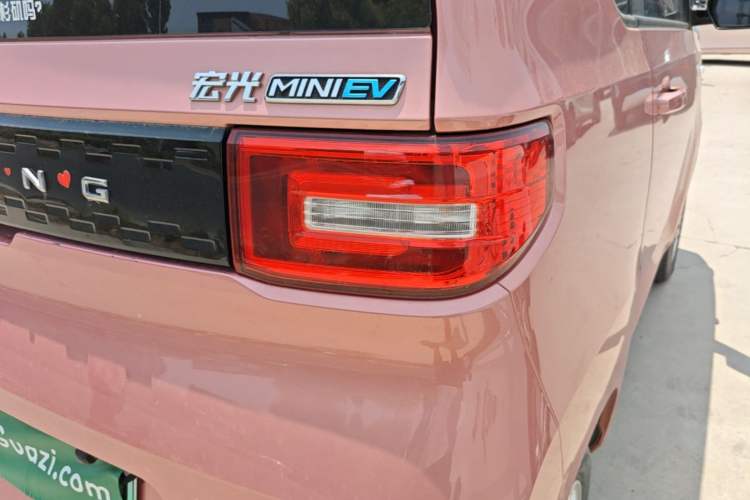Used Wuling Hongguang MINIEV 2020 Zizai Version Lithium-NMC Right Rear Taillight