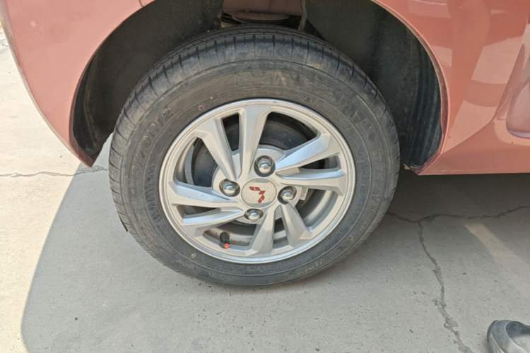 Used Wuling Hongguang MINIEV 2020 Zizai Version Lithium-NMC Right Rear Wheel Hub