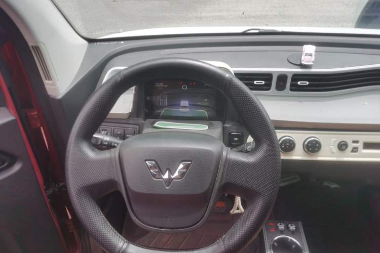 Used Wuling Hongguang MINIEV 2020 Enjoyment Model Lithium Iron Phosphate Steering Wheel