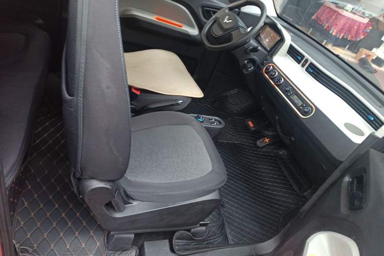 Used Wuling Hongguang MINIEV 2020 Enjoyment Model Lithium Iron Phosphate Right Front Seat