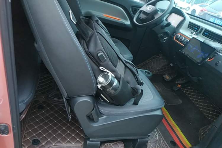 Used Wuling Hongguang MINIEV 2020 Enjoyment Model Lithium Iron Phosphate Right Front Seat