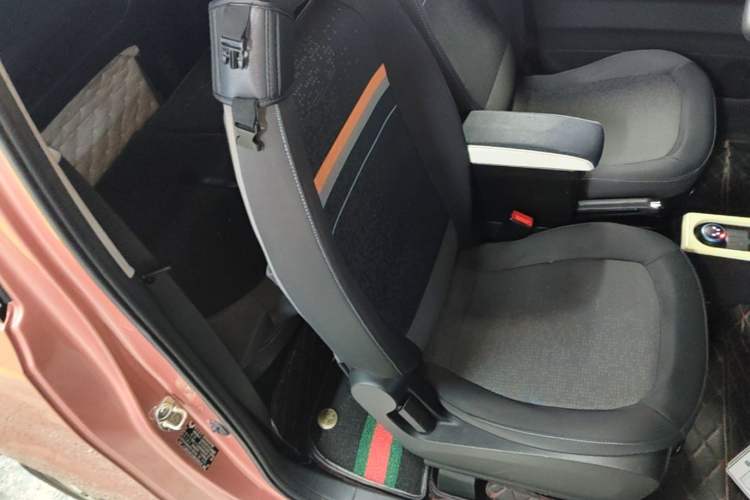 Used Wuling Hongguang MINIEV 2020 Enjoyment Model Lithium Iron Phosphate Right Front Seat