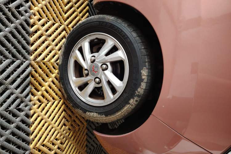 Used Wuling Hongguang MINIEV 2020 Enjoy Edition Lithium-Ion Battery Right Front Wheel Hub