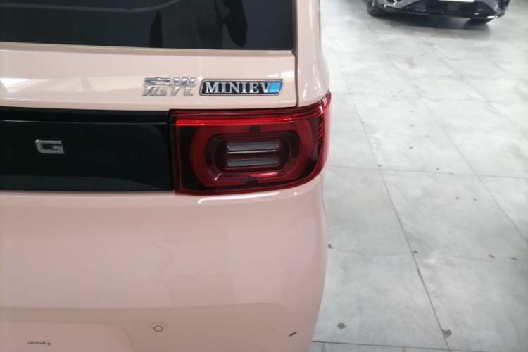 Used Wuling Hongguang MINIEV 2020 Freedom Version Lithium Iron Phosphate Right Rear Taillight