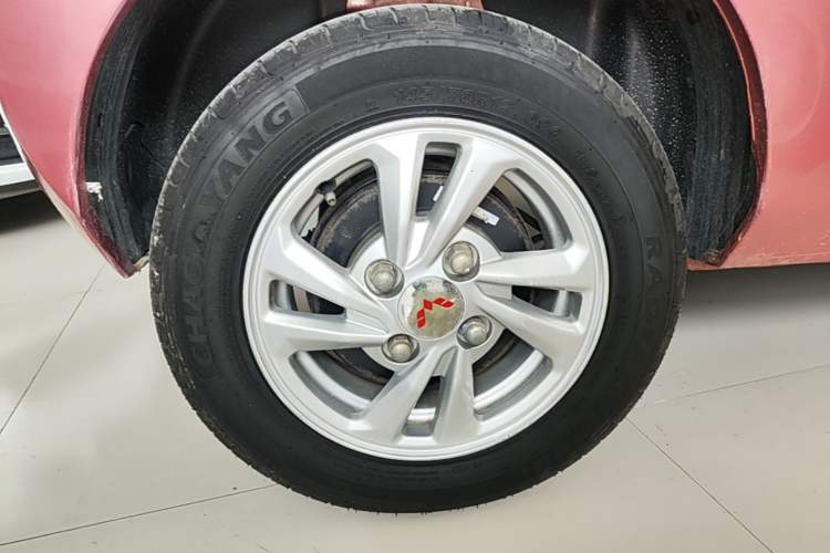 Used Wuling Hongguang MINIEV 2020 Freedom Version Lithium Iron Phosphate Right Rear Wheel Hub