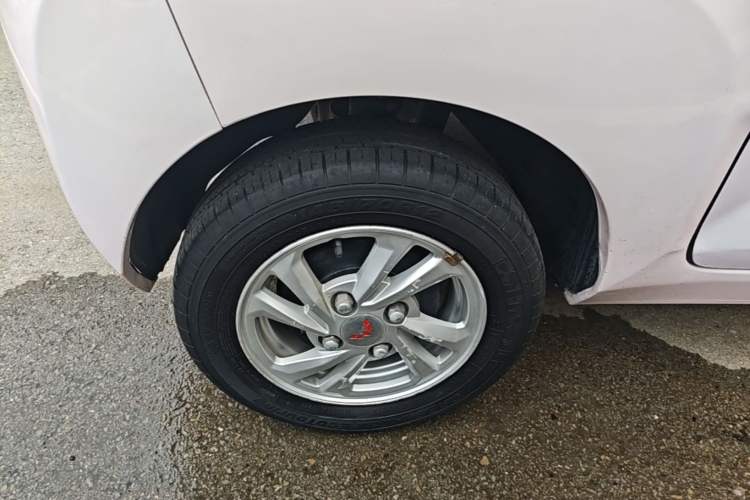 Used Wuling Hongguang MINIEV 2020 Zizai Version Lithium-NMC Right Rear Wheel Hub