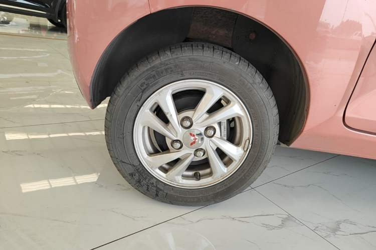 Used Wuling Hongguang MINIEV 2020 Zizai Version Lithium-NMC Right Rear Wheel Hub