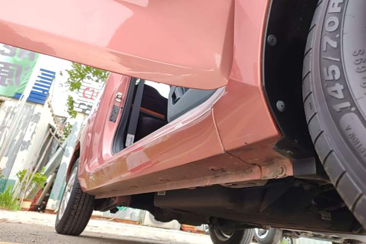 Used Wuling Hongguang MINIEV 2020 Freedom Version Lithium Iron Phosphate Right Side Sill
