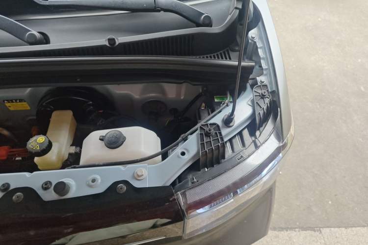 Used Wuling Hongguang MINIEV 2020 Freedom Version Lithium Iron Phosphate Engine Bay Left