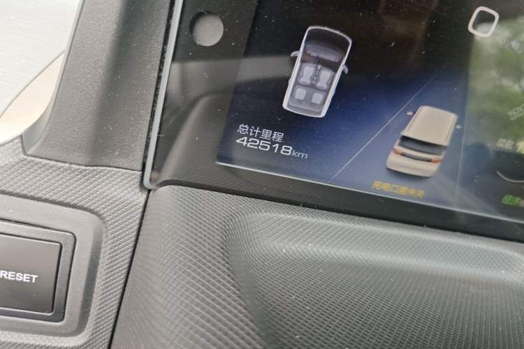 Used Wuling Hongguang MINIEV 2020 Freedom Version Lithium Iron Phosphate Odometer Close Up