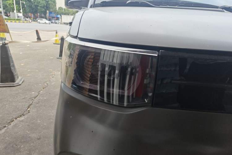 Used Wuling Hongguang MINIEV 2020 Freedom Version Lithium Iron Phosphate Right Front Headlight