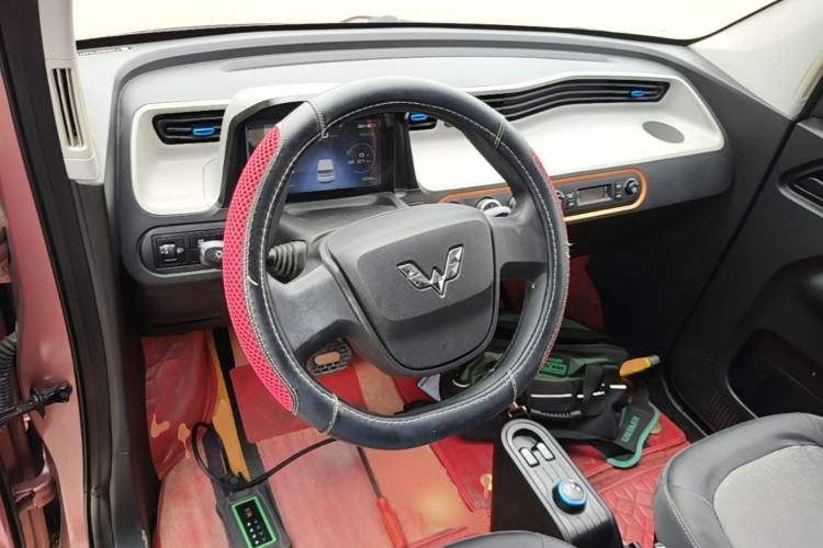 Used Wuling Hongguang MINIEV 2020 Enjoyment Model Lithium Iron Phosphate Steering Wheel