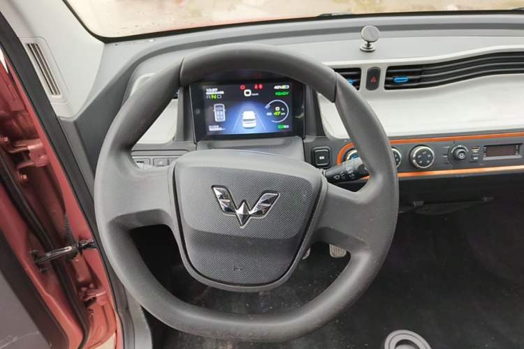 Used Wuling Hongguang MINIEV 2020 Freedom Version Lithium Iron Phosphate Steering Wheel