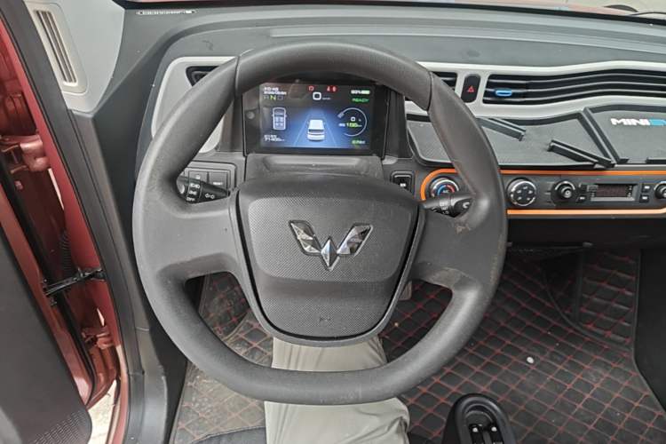 Used Wuling Hongguang MINIEV 2020 Enjoyment Model Lithium Iron Phosphate Steering Wheel