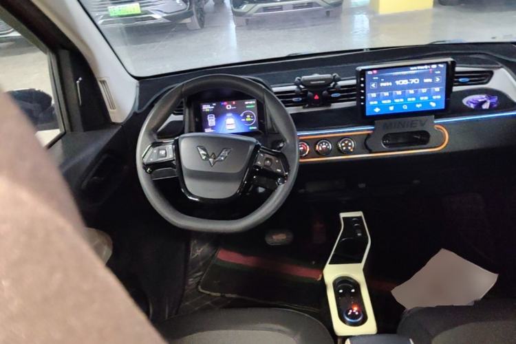 Used Wuling Hongguang MINIEV 2020 Enjoyment Model Lithium Iron Phosphate Steering Wheel