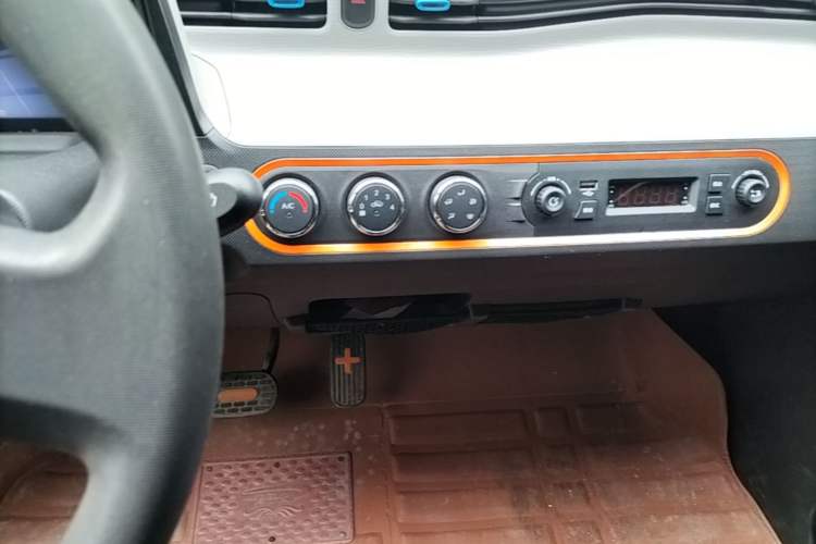 Used Wuling Hongguang MINIEV 2020 Enjoyment Model Lithium Iron Phosphate Audio And AC Panel