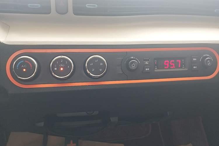 Used Wuling Hongguang MINIEV 2020 Enjoyment Model Lithium Iron Phosphate Audio And AC Panel