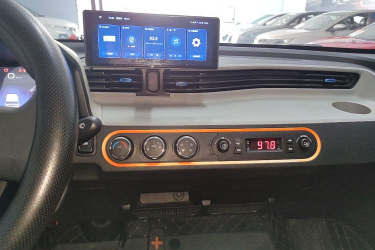 Used Wuling Hongguang MINIEV 2020 Freedom Version Lithium Iron Phosphate Audio And AC Panel