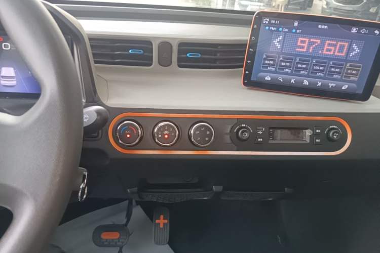 Used Wuling Hongguang MINIEV 2020 Enjoyment Model Lithium Iron Phosphate Audio And AC Panel