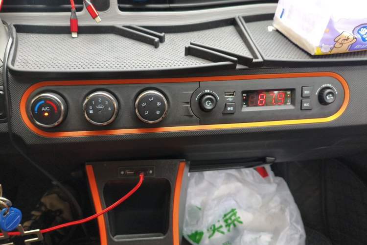 Used Wuling Hongguang MINIEV 2020 Enjoyment Model Lithium Iron Phosphate Audio And AC Panel
