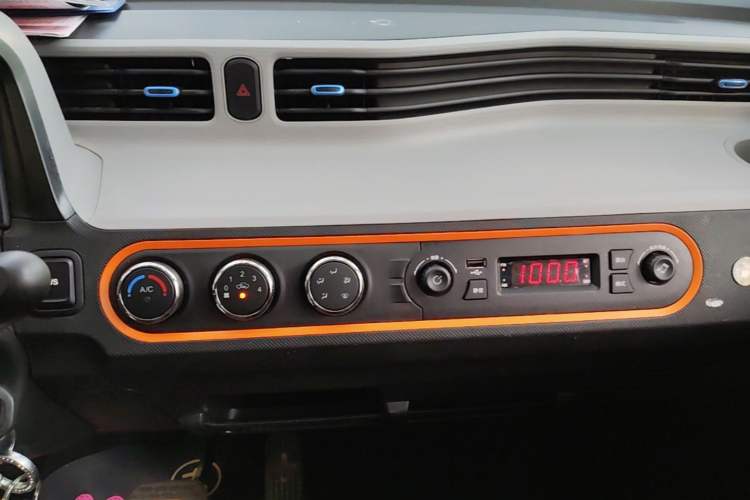 Used Wuling Hongguang MINIEV 2020 Freedom Version Lithium Iron Phosphate Audio And AC Panel