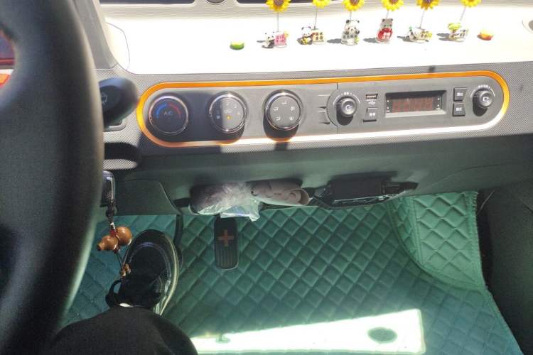Used Wuling Hongguang MINIEV 2020 Enjoyment Model Lithium Iron Phosphate Audio And AC Panel