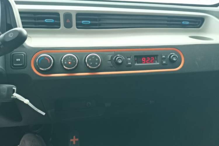 Used Wuling Hongguang MINIEV 2020 Easy Version Lithium-Ion Battery Audio And AC Panel