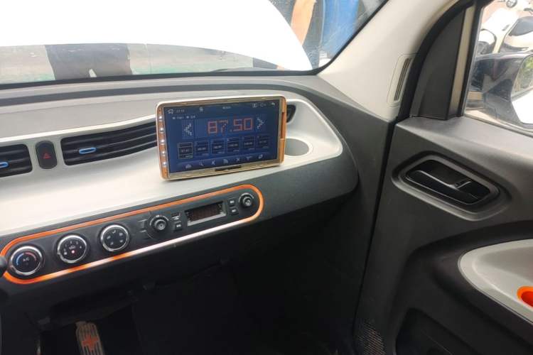 Used Wuling Hongguang MINIEV 2020 Freedom Version Lithium Iron Phosphate Audio And AC Panel