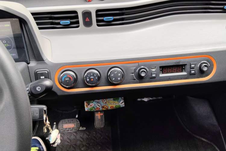 Used Wuling Hongguang MINIEV 2020 Freedom Version Lithium Iron Phosphate Audio And AC Panel