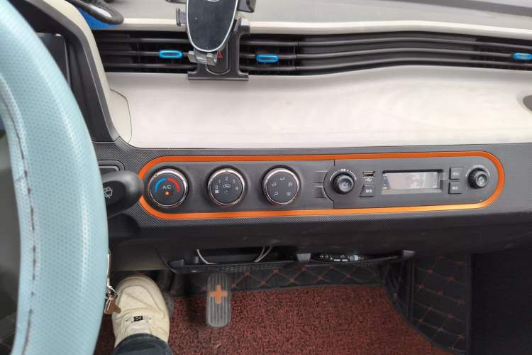 Used Wuling Hongguang MINIEV 2020 Enjoy Edition Lithium-Ion Battery Audio And AC Panel
