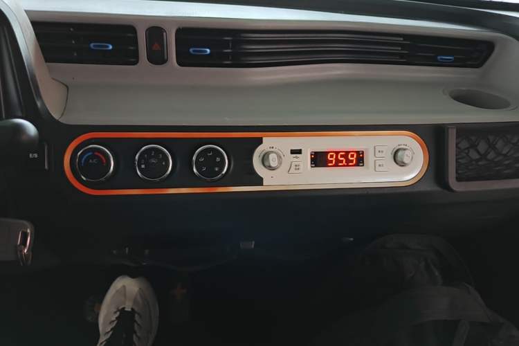 Used Wuling Hongguang MINIEV 2020 Freedom Version Lithium Iron Phosphate Audio And AC Panel