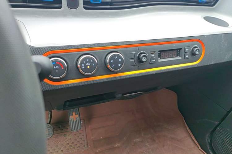 Used Wuling Hongguang MINIEV 2020 Freedom Version Lithium Iron Phosphate Audio And AC Panel
