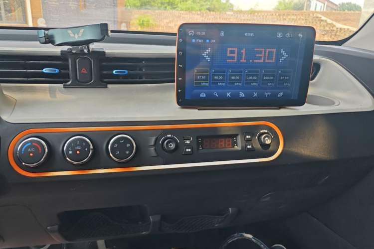 Used Wuling Hongguang MINIEV 2020 Freedom Version Lithium Iron Phosphate Audio And AC Panel