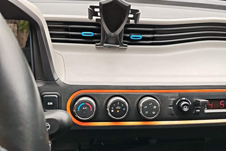 Used Wuling Hongguang MINIEV 2020 Enjoyment Model Lithium Iron Phosphate Audio And AC Panel