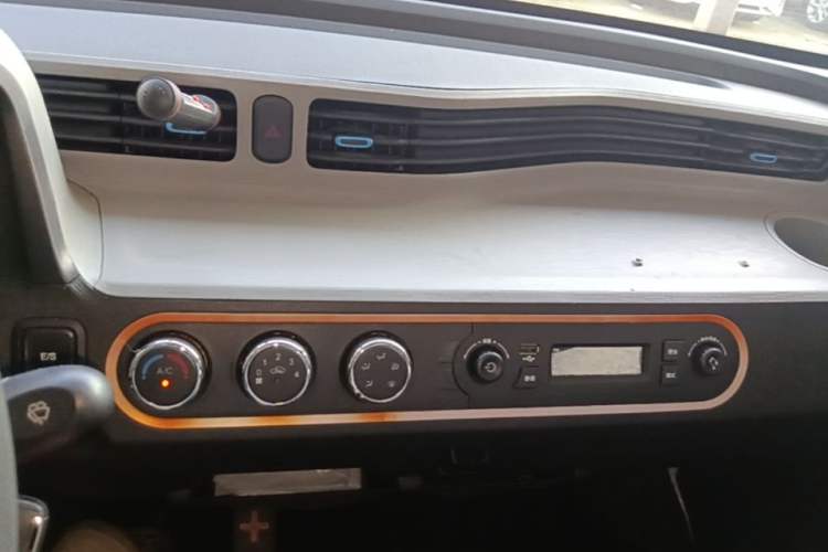 Used Wuling Hongguang MINIEV 2020 Enjoyment Model Lithium Iron Phosphate Audio And AC Panel