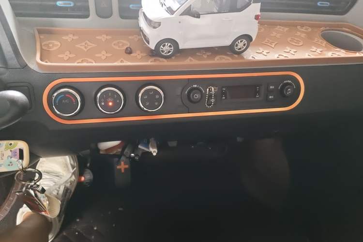 Used Wuling Hongguang MINIEV 2020 Freedom Version Lithium Iron Phosphate Audio And AC Panel
