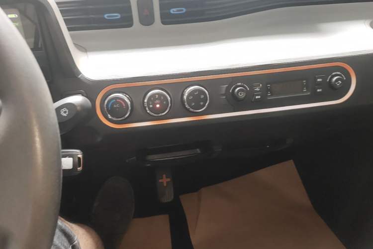 Used Wuling Hongguang MINIEV 2020 Freedom Version Lithium Iron Phosphate Audio And AC Panel