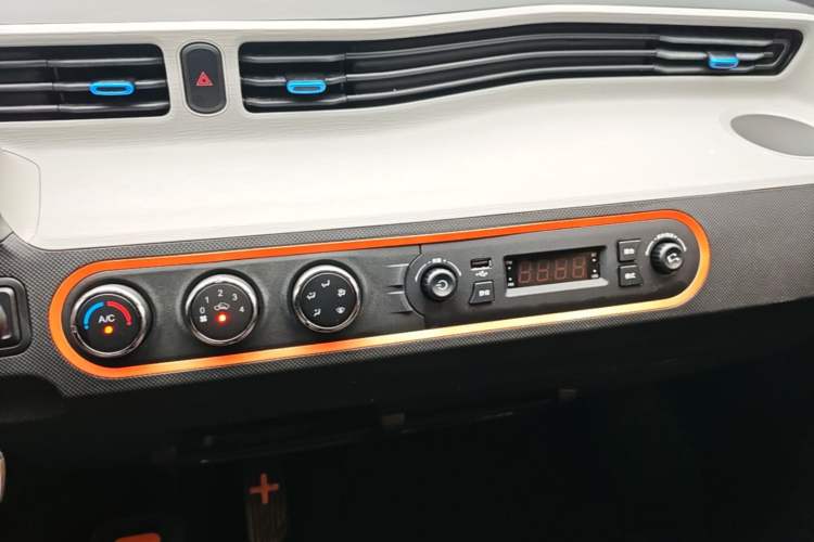 Used Wuling Hongguang MINIEV 2020 Freedom Version Lithium Iron Phosphate Audio And AC Panel