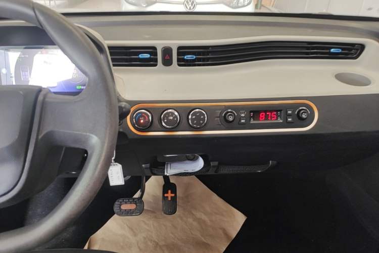 Used Wuling Hongguang MINIEV 2020 Zizai Version Lithium-NMC Audio And AC Panel