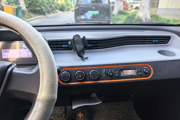Used Wuling Hongguang MINIEV 2020 Lite Version Lithium Iron Phosphate Audio And AC Panel