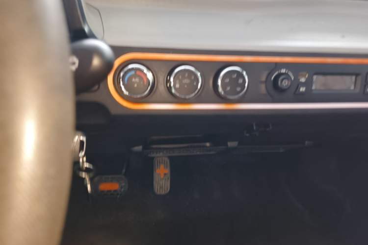 Used Wuling Hongguang MINIEV 2020 Enjoyment Model Lithium Iron Phosphate Audio And AC Panel